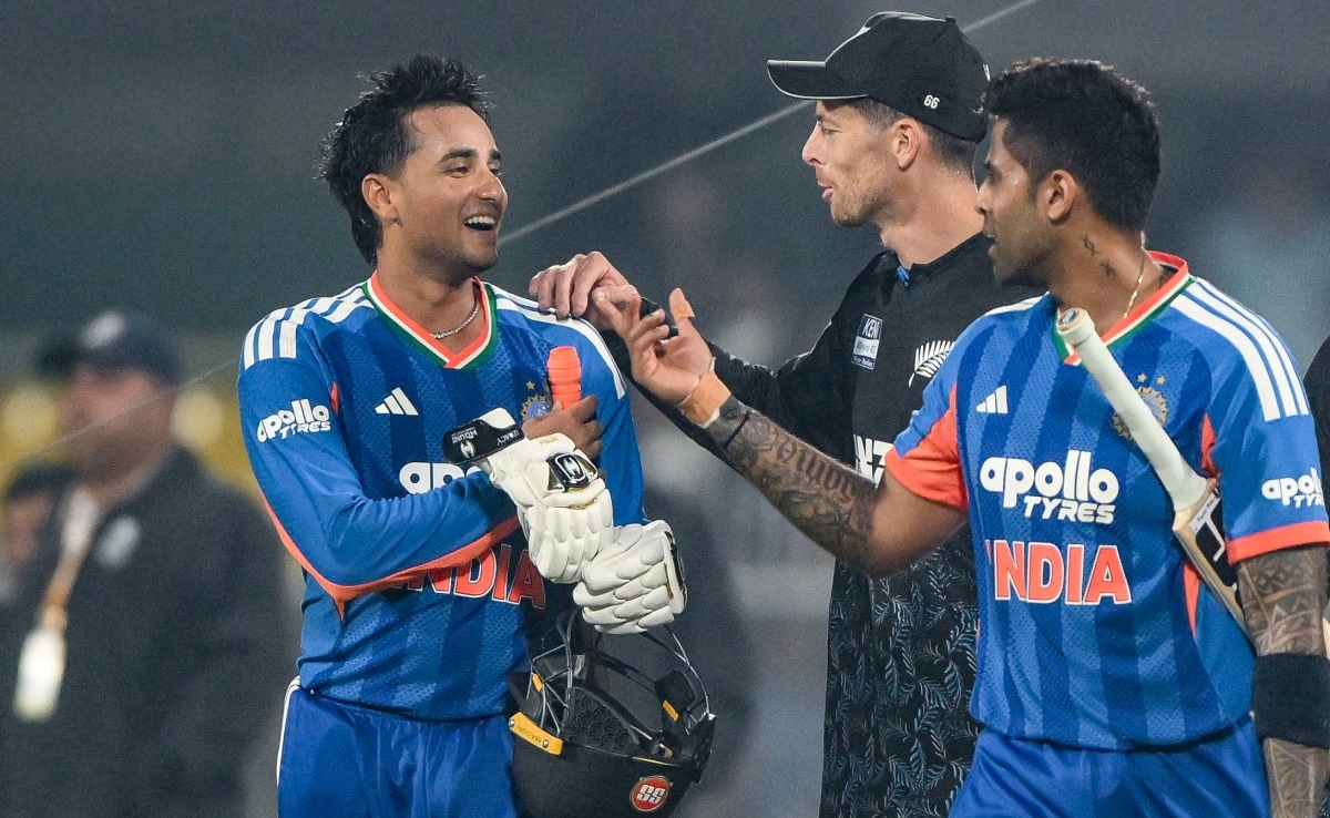 Abhishek Sharma Or Suryakumar Yadav: Who Played Better In 3rd T20I? Sunil Gavaskar Gives His Verdict