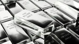 Silver Price Today : चांदीची घोडदौड सुरूच, आणखी एक रेकॉर्ड मोडला; सोन्याच्या दरात कितीने वाढ?