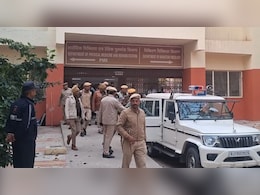 चेहरे पर मास्क, पुलिसकर्मियों ने दोनों हाथ पकड़े, सोनम वांगचुक को ऐसे लाया गया जोधपुर AIIMS