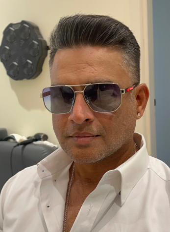 Amid <i>Dhurandhar</i> Success, R Madhavan Debuts Sharp Salt-And-Pepper Look. See Pics