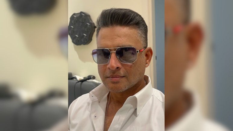 Amid <i>Dhurandhar</i> Success, R Madhavan Debuts Sharp Salt-And-Pepper Look. See Pics