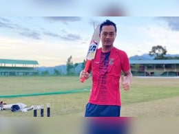 मैच के दौरान मैदान में गिरा युवा बल्लेबाज, हो गई मौत, गमगीन हुआ क्रिकेट जगत