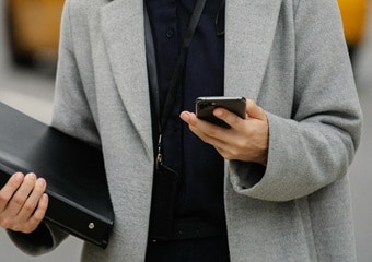 अगर फोन में नजर आता है ये निशान, तो फोन कर रहा आपकी जासूसी, ऐसे चलेगा पता, खुद कर पाएंगे बचाव