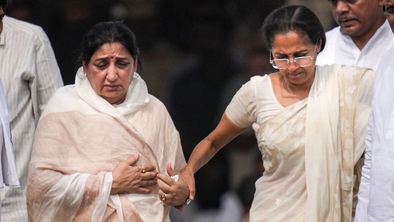 दोनों NCP के विलय पर मतभेद... एनसीपी के भविष्य पर कौन लेगा अंतिम फैसला, आखिर 'पवार परिवार' में चल क्&zwj;या रहा?