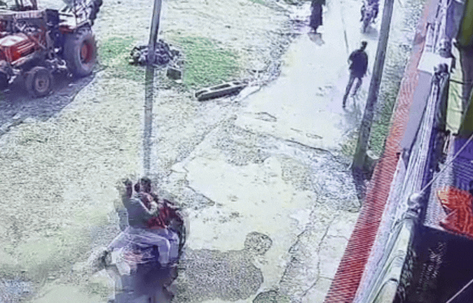 VIDEO: पड़ोसियों के झगड़े में फायरिंग! एक्टिवा पर भागे बदमाश CCTV में कैद, हमलावरों में गैंगस्टर का भाई&nbsp;