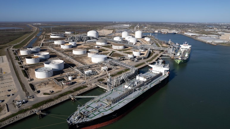 Oil Steadies With US Push For Greenland And Supplies In Focus