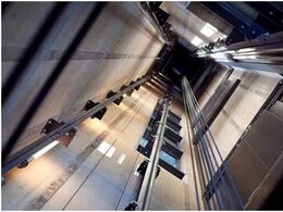 Elevator Accident:  बाप रे! वरून लिफ्ट धावत होती, खाली मृतदेह चिरडला जात होता; 10 दिवसांनंतर उलगडलं भयानक सत्य