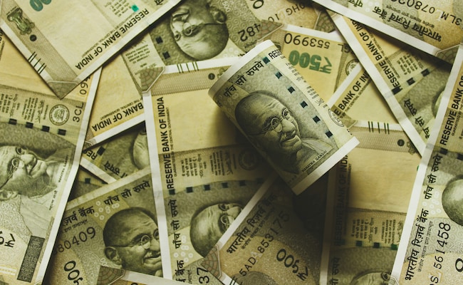 Rupee Hits All-Time Low Of Rs 92 Per Dollar Recovers Marginally To Close At Rs 91.88