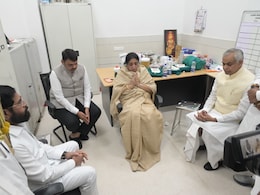 हाथ जोड़े बैठी रहीं अजित पवार की पत्नी, सांत्वना देते दिखे सीएम फडणवीस और डिप्टी सीएम शिंदे