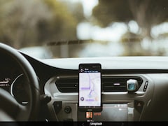 Honest Cab Driver Returns Passenger's Wallet Without Being Asked, Wins Hearts