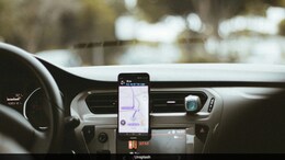 Honest Uber Driver Returns Passenger's Wallet Without Being Asked, Wins Hearts