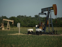 Oil Edges Lower With Iran and Trumps Greenland Threat in Focus