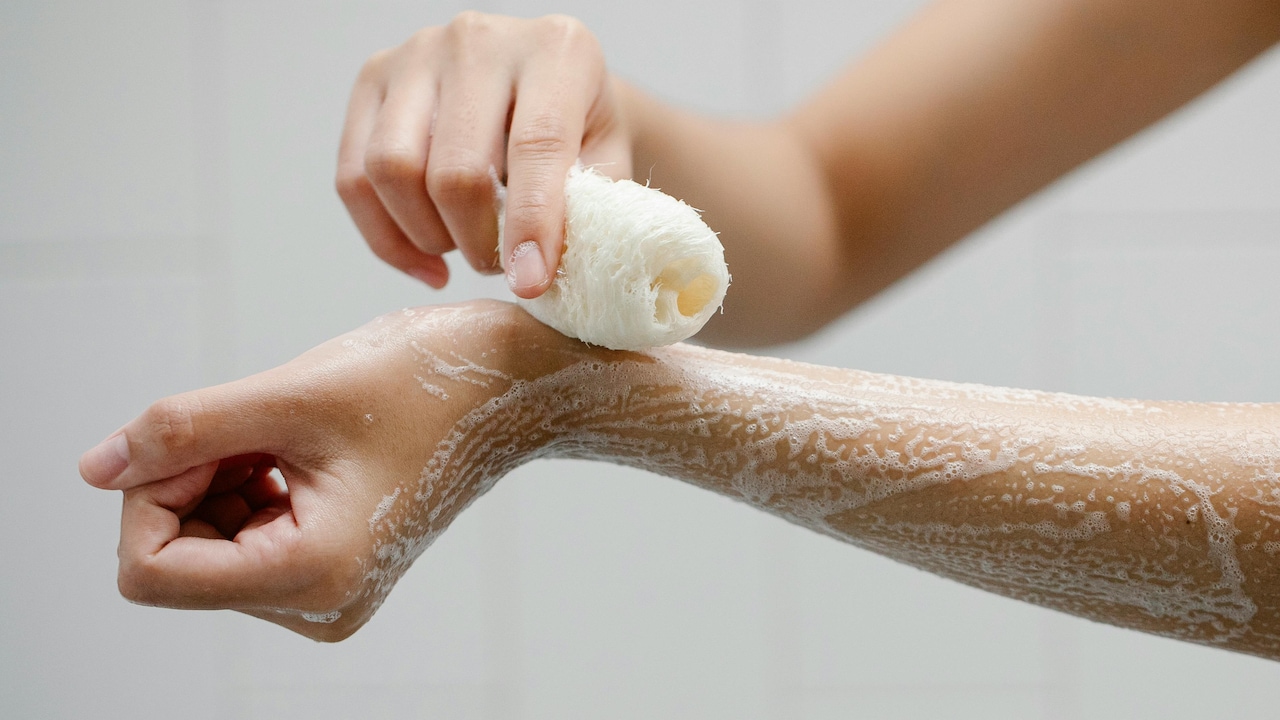 Body Wash Vs Soap: Which Cleans Better Without Drying Skin Body Wash Vs Soap: Which Cleans Better Without Drying Skin