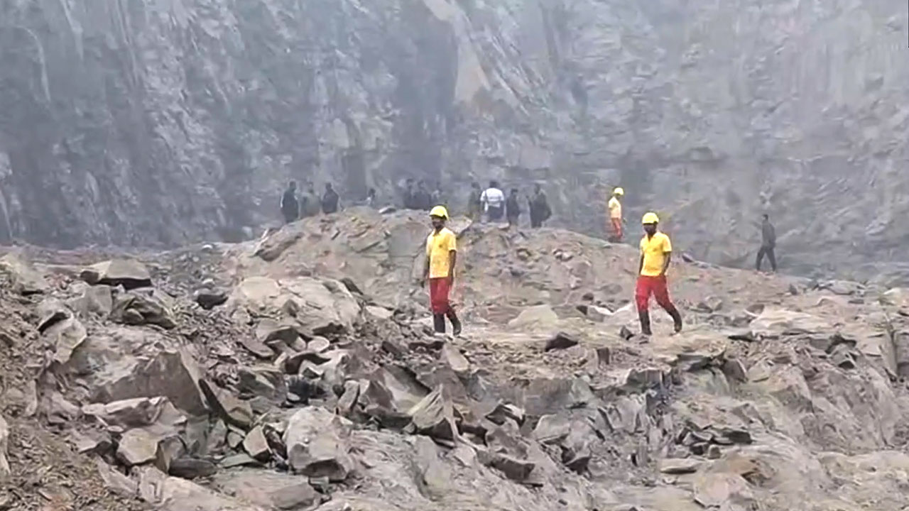 2 Killed As Rock Collapses At Illegal Stone Quarry In Odisha