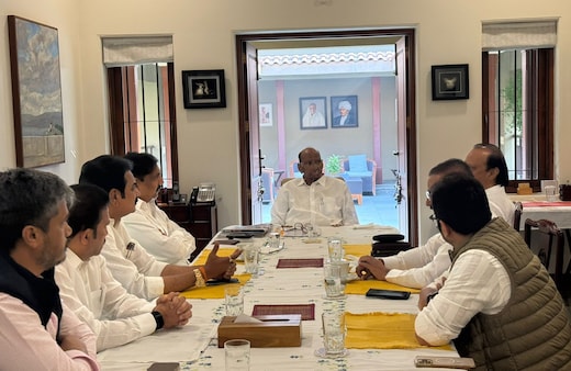 LIVE: NCP विलय का ऐलान 12 फरवरी को होना था, सामने आई मीटिंग की तस्‍वीर