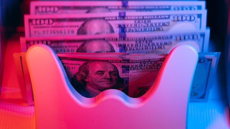 Forex Reserves Up $14 Billion To $700 Billion: RBI Data