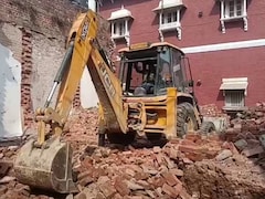 वाराणसी: दालमंडी में बुलडोजर एक्शन जारी, चौड़ीकरण के लिए भारी पुलिस बल तैनात