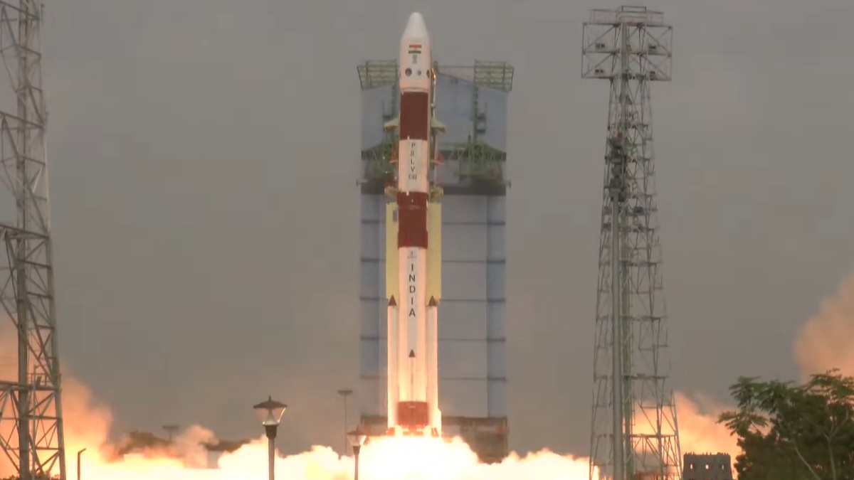 रास्ते से भटका ISRO का रॉकेट! 16 सैटेलाइट लेकर गया है PSLV, जानें क्या हुआ तीसरे स्टेज में