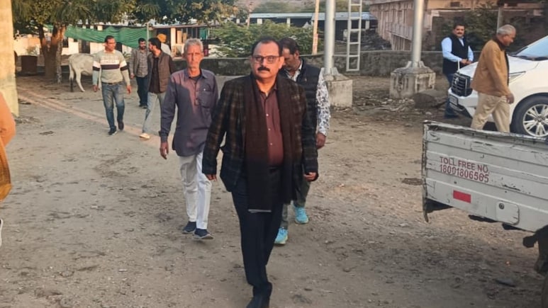 एक कलेक्टर की पहल- इस महीने गरीबों को हक नहीं मिला तो मैं भी वेतन नहीं लूंगा