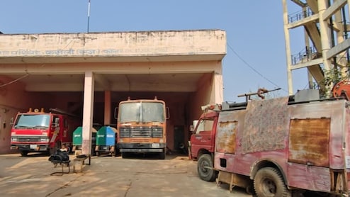 करौली की फायर ब्रिगेड बेकार, आठ में से पांच फायर गाड़ियां कबाड़; 3 में पानी टैंक लीक&nbsp;