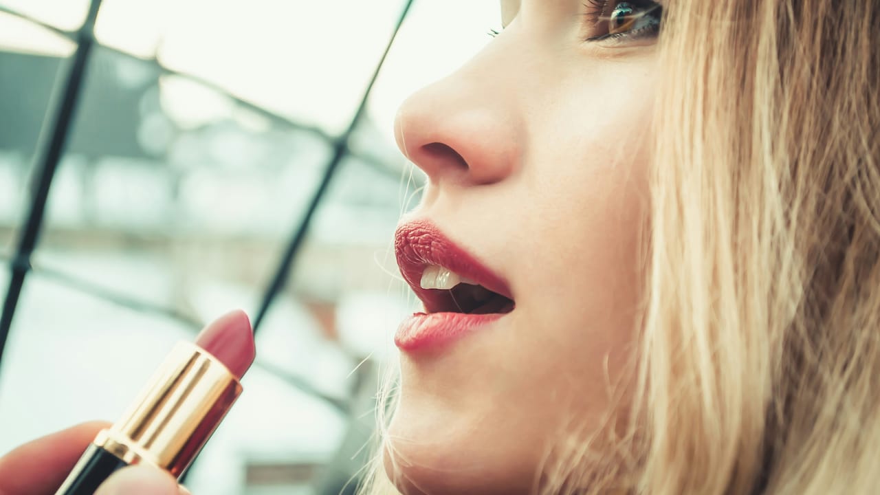 How To Pick Hydrating Lipsticks That Keep Your Lips Soft All Day