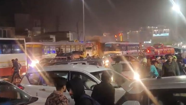 Khatushyamji: खाटूश्याम मेले में बारिश बनी आफत, 5 घंटे जाम में रेंगते रहे हजारों वाहन; श्यामभक्त हुए बेहाल