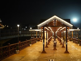 Srinagar's Newly Inaugurated Amira Kadal Footbridge Attracts Tourists And Locals Alike