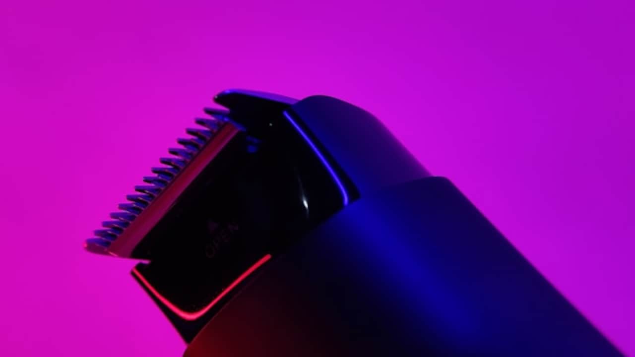 Explore the common causes that make electric trimmer pull hair