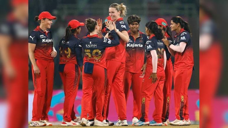RCB Women vs GG Women: गौतमी के बाद गेंदबाजी में सयाली चमकीं, आरसीबी ने गुजरात को 61 रनों से हराया