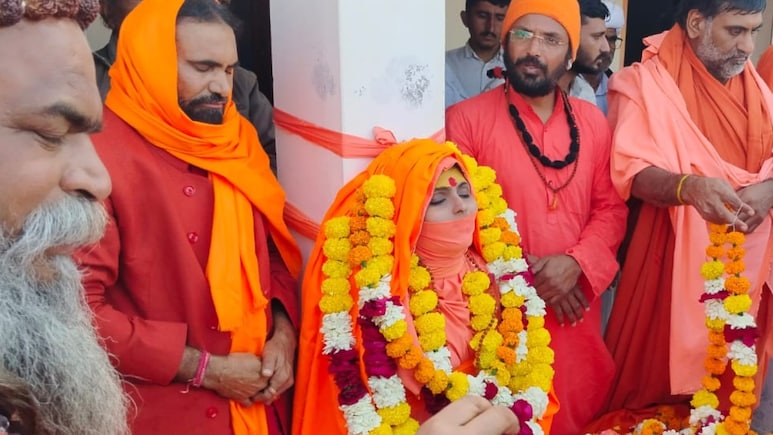 साध्वी प्रेम बाईसा को पैतृक गांव में दी गई समाधि; साधु संत और अनुयायी उमड़े, रात भर होता रहा भजन