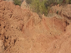 Illegal Mining: खनन माफियाओं का कहर; MP के सिद्धा पर्वत में माइनिंग पर बैन के बाद भी 650 टन की अवैध खुदाई