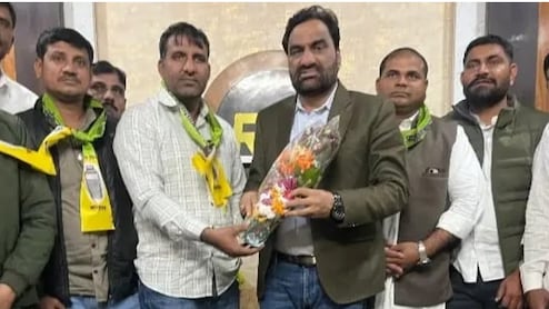 Rajasthan Politics: शेखावाटी में कांग्रेस को तगड़ा झटका! डोटासरा और कस्वां के सबसे करीबी नेता ने थामा हनुमान बेनीवाल का हाथ, चूरू में बिगड़े समीकरण