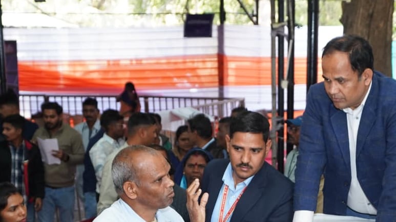 जनदर्शन में सीएम साय ने 1950 आवेदन निपटाने का किया दावा, कांग्रेस बोली- 6 सेकंड में एक आवेदन पर कार्रवाई, अद्भुत