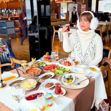 Hina Khan Feasts On A Lavish And 'Unforgettable' Turkish Breakfast Spread In Istanbul