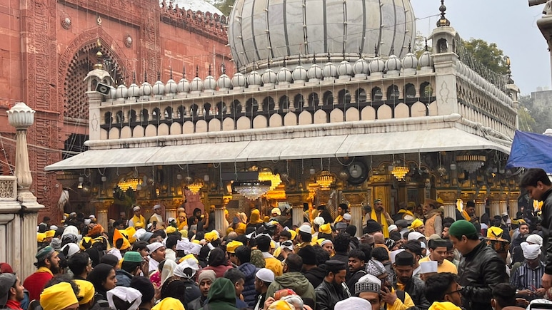 बसंत पंचमी: जब अमीर खुसरो ने पीले फूलों से अपने पीर को मुस्कुराना सिखाया