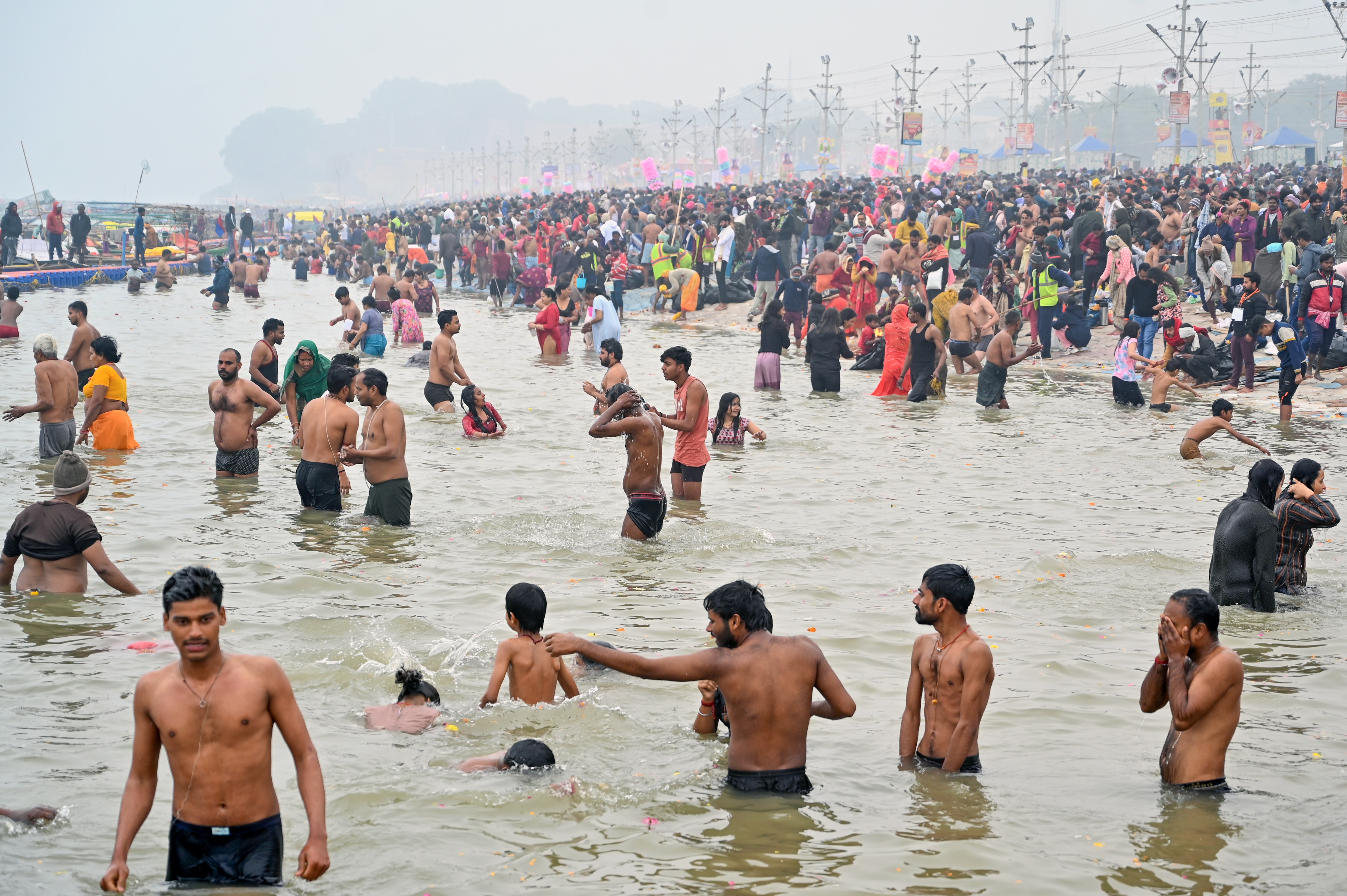 makar sankranti 2026 date confusion sun transit 14 january daan punya muhurat 15 january