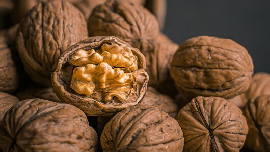 इस एक ड्राई फ्रूट के कमाल जान हो जाएंगे हैरान, इम्युनिटी मजबूत, दिमाग तेज और कैंसर से बचाव में भी है असरदार