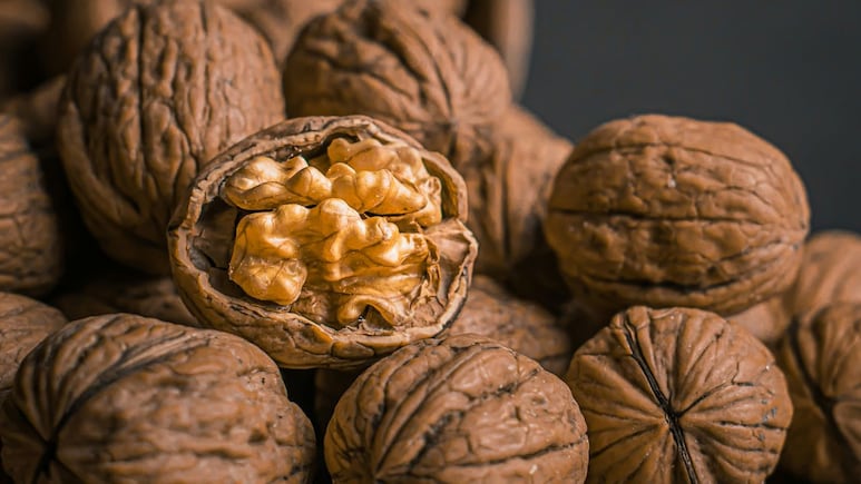 इस एक ड्राई फ्रूट के कमाल जान हो जाएंगे हैरान, इम्युनिटी मजबूत, दिमाग तेज और कैंसर से बचाव में भी है असरदार