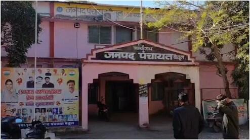 आदिवासी छात्रावासों के बिजली बिल में 40 लाख का खेल, MPEB के नाम पर निजी खातों में ट्रांसफर, दो पर FIR &nbsp;