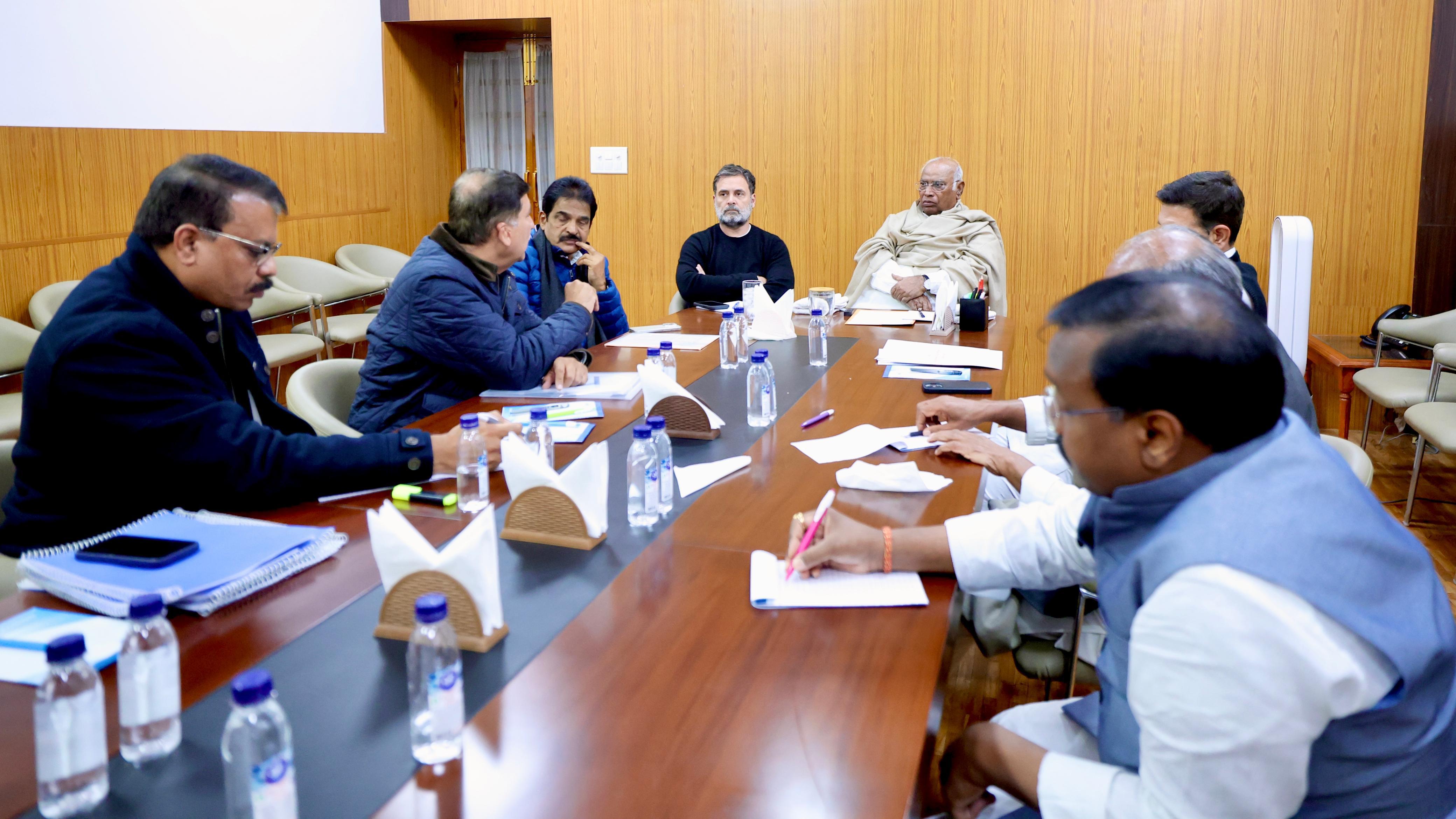 राज्यसभा की 5 सीटों के लिए कांग्रेस के अंदर युवा और तजुर्बेकारों में जंग, क्या राहुल गांधी की चलेगी?