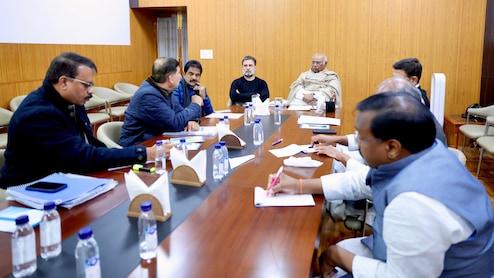 मध्य प्रदेश कांग्रेस के चार नेताओं के साथ राहुल&ndash;खरगे की बैठक, बाकी बड़े नेताओं को रखा गया दूर