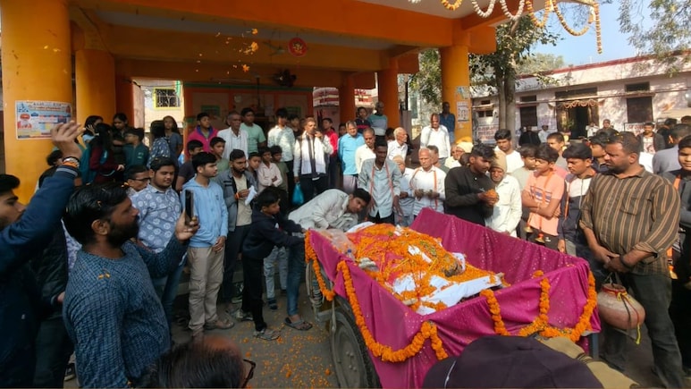 बुरहानपुर के इस गांव के लोगों ने पेश की अनूठी मिसाल: श्वान की&nbsp;शव यात्रा में लगा लोगों का जमावड़ा, किया गया अंतिम संस्कार&nbsp;