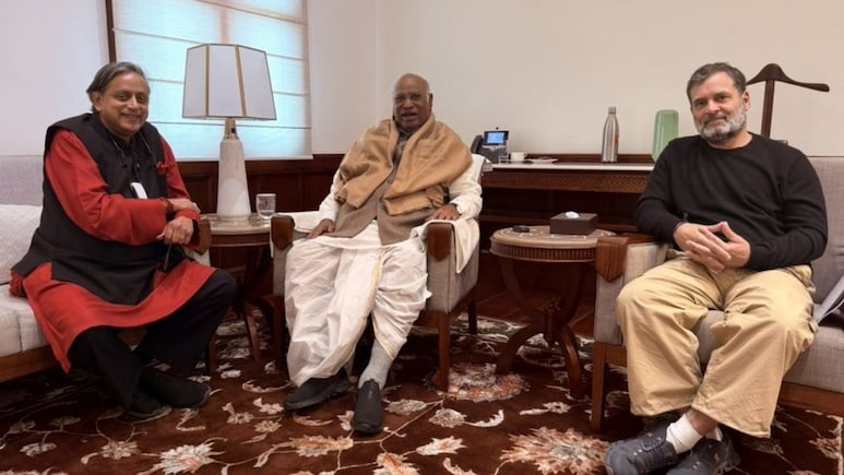 मैं सीएम उम्मीदवार नहीं, राहुल गांधी और खरगे से मिलने के बाद बोले शशि थरूर, क्या मान गए?