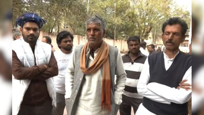 कार में मिली पुजारी की लाश! सिर में लगी गोली, पुलिस ने शीशे तोड़कर निकाला शव&nbsp;