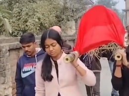 बिहार में गरीब होना इतना बड़ा गुनाह है? कोई न आया तो बेटियों ने उठाई अर्थी, तेरहवीं के पैसे के लिए भटक रहीं