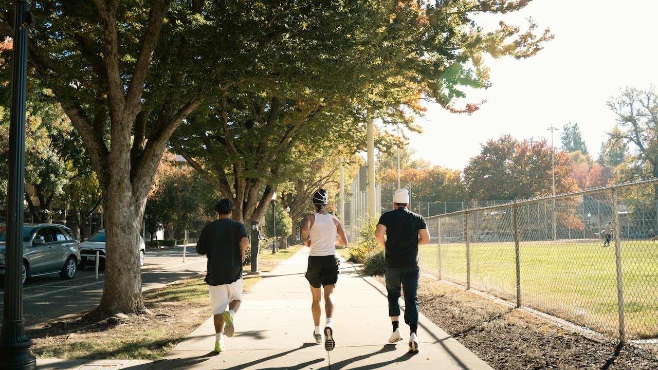 How to Style Mens Cotton Joggers for Comfort, Travel and Casual Outings How to Style Mens Cotton Joggers for Comfort, Travel and Casual Outings