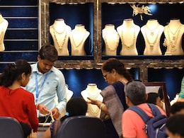 सोना-चांदी की कीमतें रिकॉर्ड तोड़ रहीं, लेकिन बाजारों में चमक बरकरार, पढ़ें- ज्वेलरी मार्केट में कैसे हैं हालात?