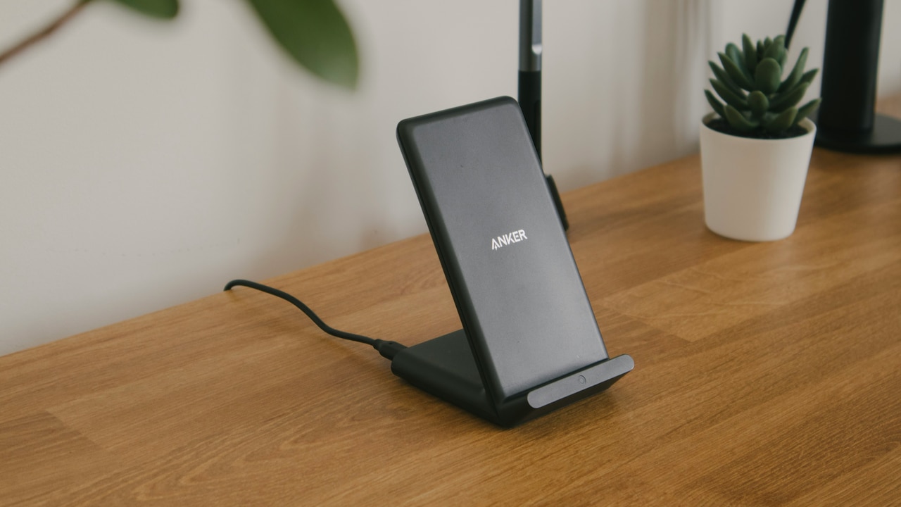 Phone Stand Slipping? Weight Balance And Surface Grip Explained