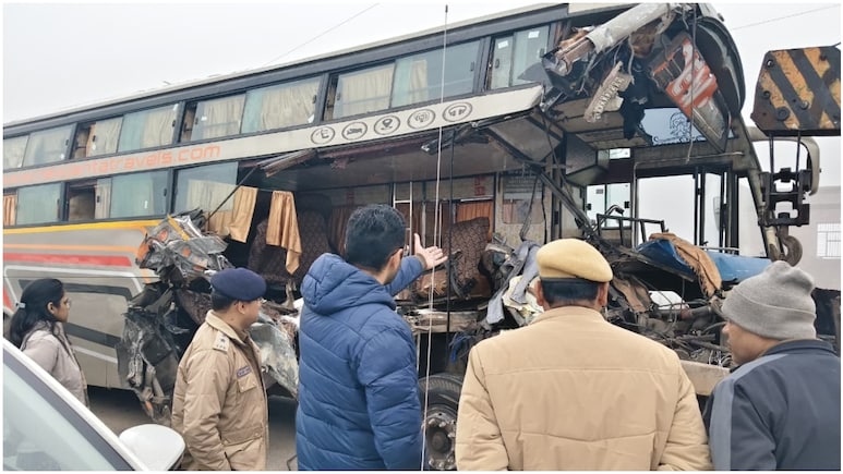 Rajasthan Road Accident News: आगरा-जयपुर हाईवे पर दर्दनाक सड़क हादसा, खाटूश्यामजी के दर्शन करने जा रहे परिवार की बस ट्रेलर में घुसी; 4 की मौत