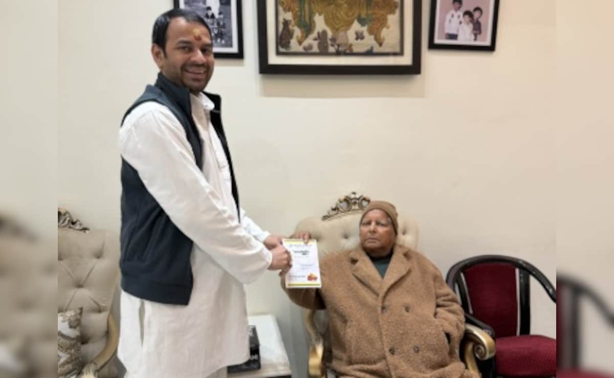 Lalu Yadav At Son Tej Pratap's Home. Unity Message From RJD First Family?